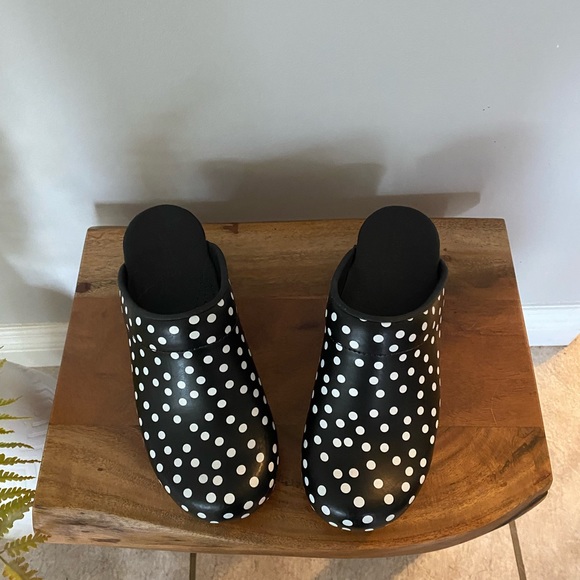 Sanita Clogs size 7 - Picture 2 of 4